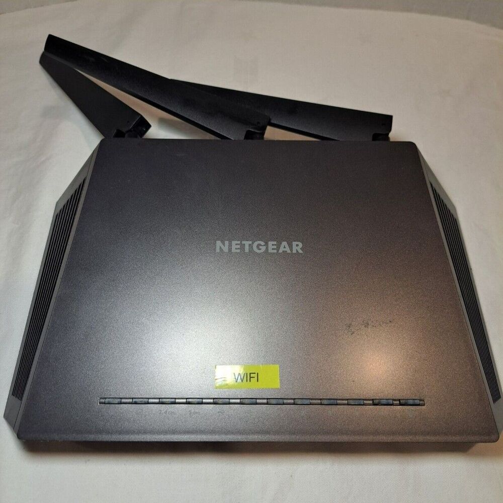 NETGEAR Nighthawk AC1900 Smart WiFi Router (‎R7000-100NAS)